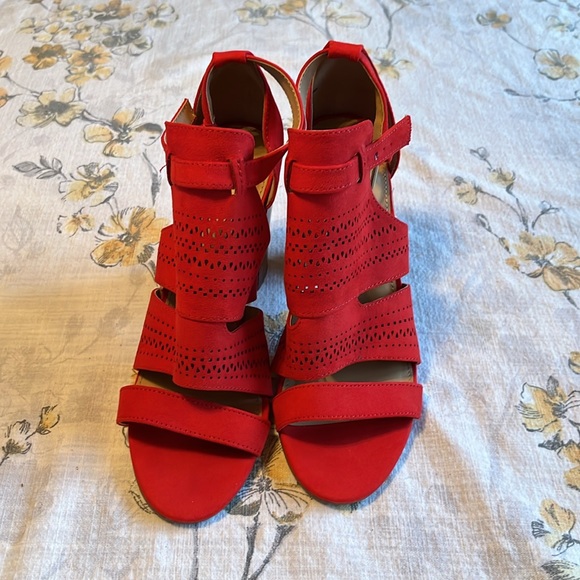 Violet & Red Wedge Heels Size 7 1/2 - Picture 2 of 8